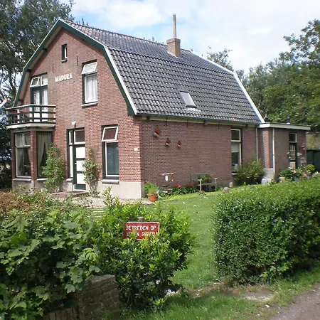 Gæstehus Kampeer & Logeerboerderij Madura Amsterdam