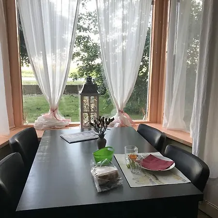 Kampeer & Logeerboerderij Madura Gæstehus *