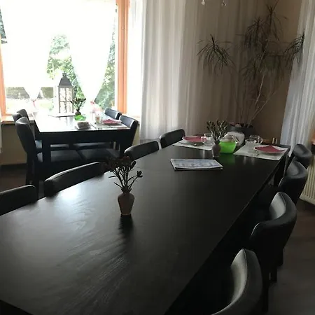 Kampeer & Logeerboerderij Madura Gæstehus *