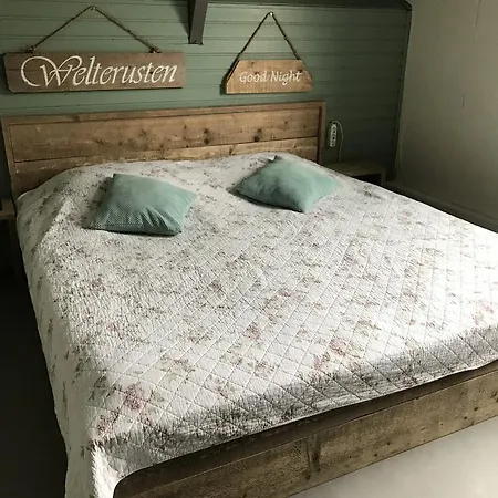 Kampeer & Logeerboerderij Madura Gæstehus *